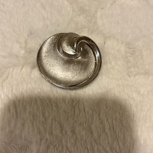 Crown Trifari Vintage brushed silver tone swirl‎ 1960’s Art Deco brooch pin